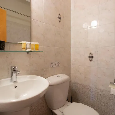 & Peaceful 2br 尼科西亚