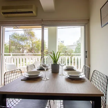 & Peaceful 2br * 尼科西亚